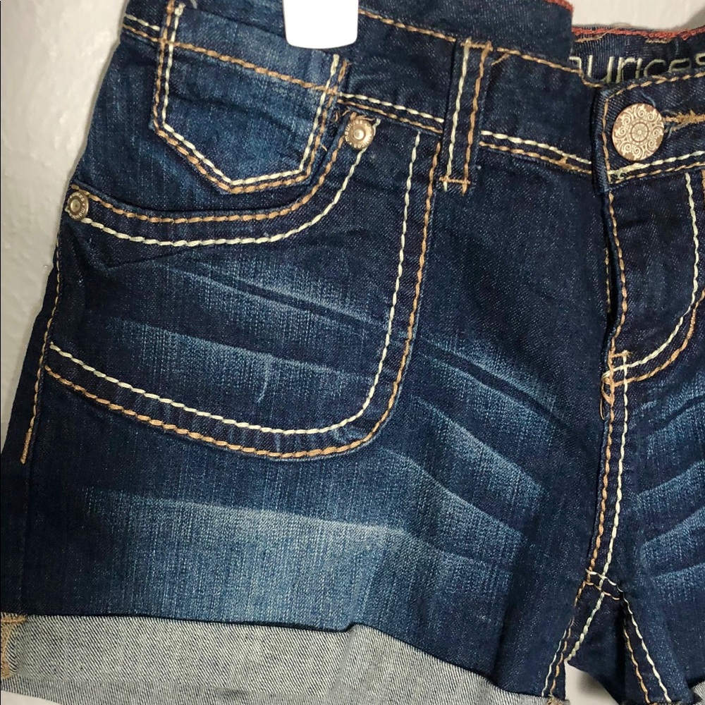 Shorts - Picture 6 of 7